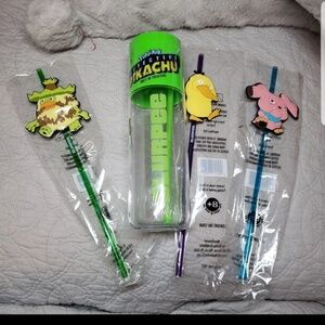 Detective pikachu water bottle and straw set